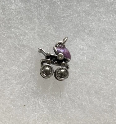 Cochecito móvil esmaltado en 3D Brighton cochecito de bebé colgante encanto retirado Foto 1 de 3