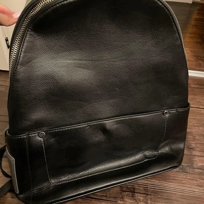 Mochila de cuero sintético negra ZARA Foto 1 de 4