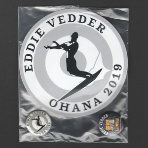 Pacchetto Spilla Adesivo Eddie Vedder Ohana Festival Pearl Jam 2019 Concerto Ufficiale - Foto 1 di 2