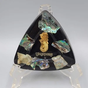 Singapore Merlion Abalone Shell Inlay Triangular Black Resin Ashtray Souvenir - Picture 1 of 7