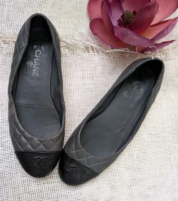 Zapatos planos acolchados de ballet de cuero con logotipo de Chanel para mujer talla 8,5 Foto 1 de 4