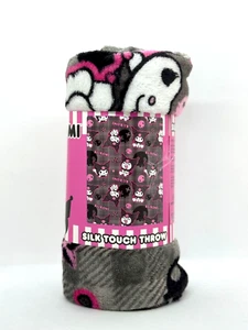 Sanrio Hello Kitty KUROMI Stars & Skulls SILK TOUCH THROW BLANKET 40x50in NWT - Picture 1 of 5