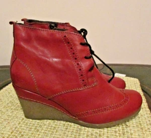 Women's ERIC MICHAEL Red Wedge Leather Lace Up Boots Size 39 - Picture 1 of 9