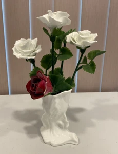 Jarrón vintage Royal Kendall porcelana de hueso fino en forma de tulipán con rosas de porcelana - Imagen 1 de 11