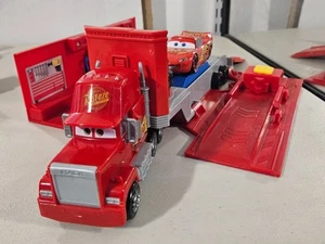 Disney Pixar Cars Mack Trainer Piston Cup Lightning McQueen Rusteze 95 Diecast - Bild 1 von 22