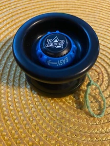 Yoyo Factory Velocity Green String Black/Blue Yoyo - Picture 1 of 4