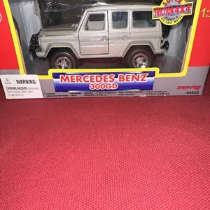NUEVO-RAY DE COLECCIÓN 1994 # 5104 MERCEDES BENZ 300 GD 1:32 FUNDIDO A PRESIÓN FRICCIÓN 4X4 COCHE DE JUGUETE - Imagen 1 de 6