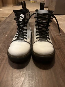 Dr. Martens Side Zip Boots Youth Size: 1 White/Black Clean - Picture 1 of 1