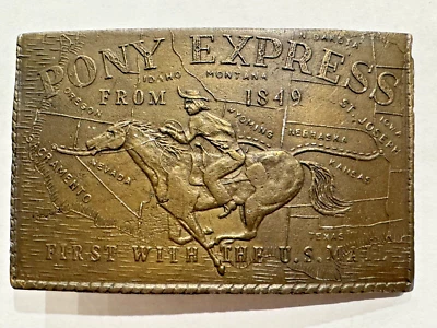 DE COLECCIÓN PONY EXPRESS PRIMERO CON EL CORREO DE ESTADOS UNIDOS HEBILLA DE LATÓN HEBILLAS LEWIS Foto 1 de 4