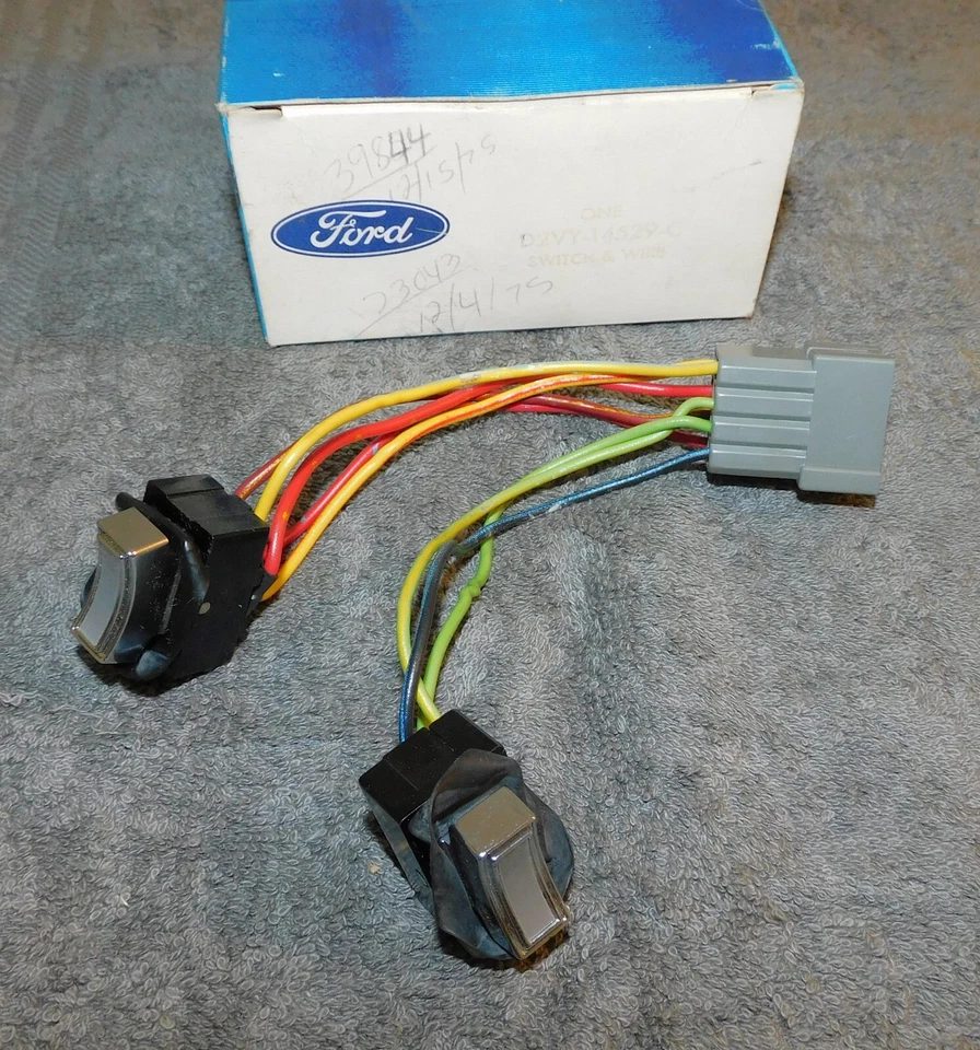 Lincoln Continental 1972 NOS puerta trasera derecha o cuarto interruptor de control de ventana eléctrica Foto 1 de 4