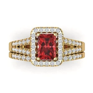 Conjunto de anillo nupcial de boda de granate rojo con halo de esmeralda de 1,6 quilates de oro amarillo de 14 k - Imagen 1 de 11