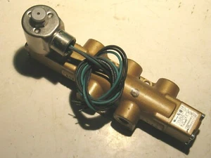 NEW VERSA VSG-4422-PC-U-14-3530-D024 BRASS 4W 3/8" NPT DIR CTRL VALVE 24VDC 0293 - Picture 1 of 4