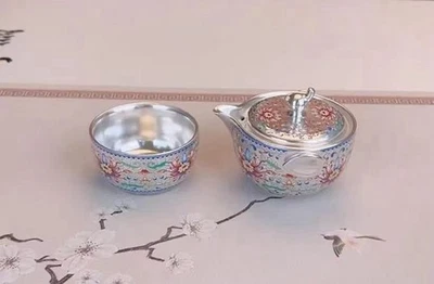 Maceta de mano con flor de loto para una sola persona Foto 1 de 2