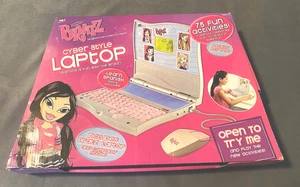 NUEVA COMPUTADORA PORTÁTIL RARA BRATZ ESTILO CIBERNÉTICO APRENDIZAJE EDUCATIVO ORTOGRAFÍA MATEMÁTICAS MGA DE COLECCIÓN - Imagen 1 de 3