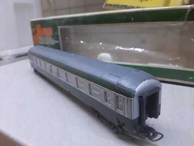 LIMA CARROZZA DI 1° CLASSE DELLE SNCF USATA MA ANCORA BUONA SCORREVOLEZZA - Immagine 1 di 4