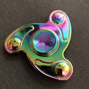 Bunter schillernder Regenbogen Titanlegierung Tri-Wing Handschmeichler Spinner Metall - Bild 1 von 3