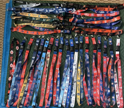MLB LANYARD KEYCHAIN-Detachable With Clip-ID/Badge Holder - NIP- Ships Free Cover