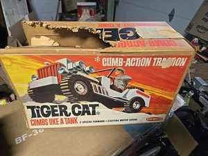 Vintage 1965 Remco Tiger Cat Motorized Jeep With Box  - Picture 1 of 12