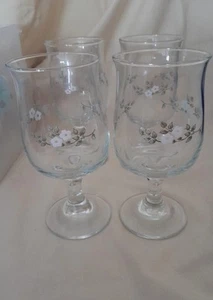 Pfaltzgraff Heirloom USA 8 Oz Set of 4 Wine Glasses 5-5/8" White Flowers Gray - Picture 1 of 11