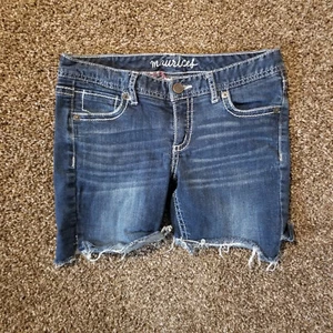 Maurices Cut-Off Denim Blue Jean Shorts Medium Distressed Women's Size 9/10 REG - Picture 1 of 12