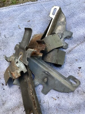 74 Skidoo Everest 440 Capucha Capucha Bisagras Par y Soporte Juego  Foto 1 de 4