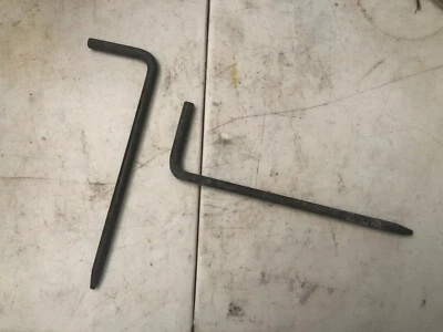 Par de varillas de pasadores de montaje de faros 99-06 Chevy y GMC SILVERADO SIERRA TAHOE YUKON Foto 1 de 4