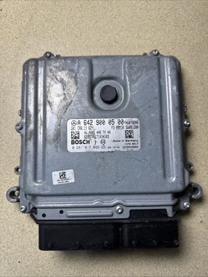 A6429000500 BOSCH 0281015986 MERCEDES W204 ENGINE ECU - Image 1 of 4