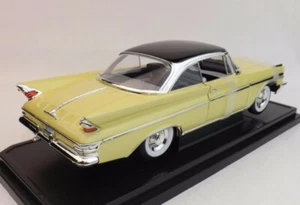 1961 DESOTO ADVENTURER YELLOW 1:18 SCALE MODEL CAR BY ROAD SIGNATURE 92738 - Picture 1 of 5