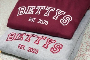 ADD YOUR OWN TEXT GILDAN 18000 Embroidered Sweatshirt crewneck personalized - Picture 1 of 7