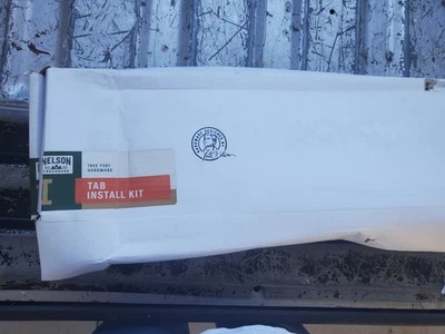 Kit de instalación de pestañas de hardware Pete Nelson Treehouse Foto 1 de 2