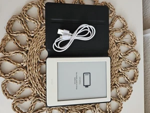 Amazon Kindle Paperwhite 8th Generation White - Picture 1 of 7