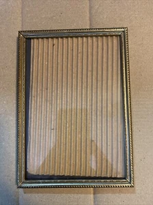 Vintage Metal Picture Frame Glass Easel Gold Tone Ornate Design 5x7" MCM Decor - Picture 1 of 5