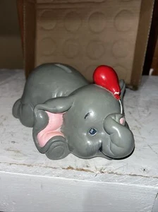 Banco de monedas de cerámica “Dumbo” personaje Disney pintado a mano - Imagen 1 de 7