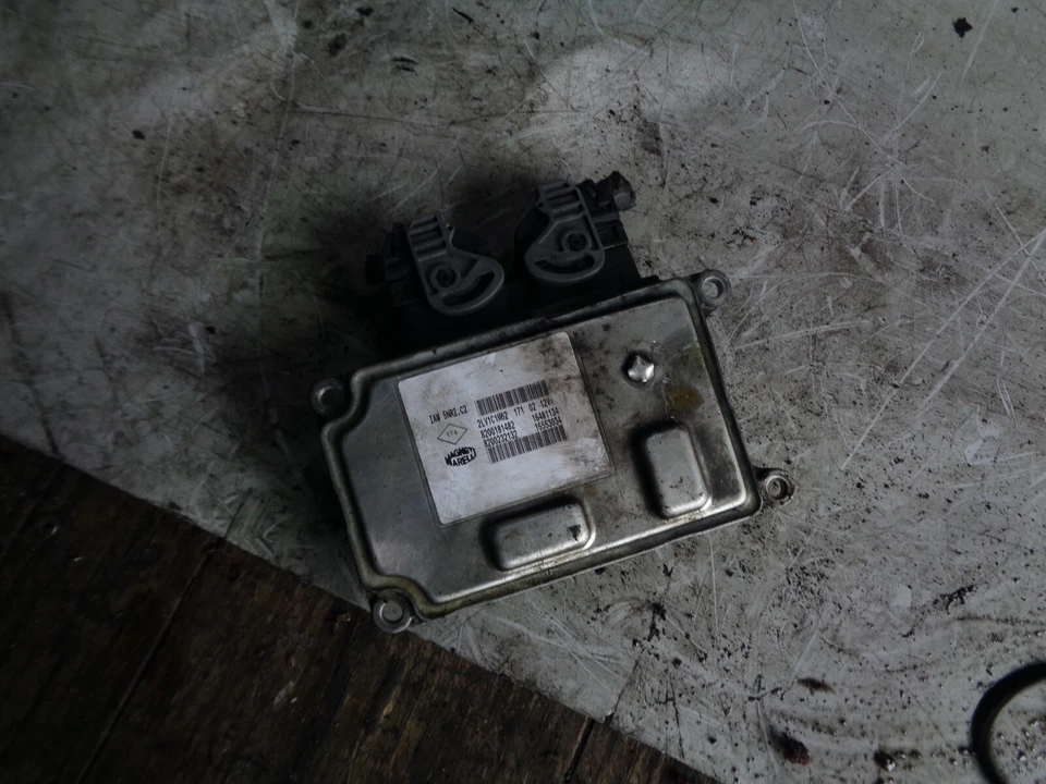 UNIDAD DE CONTROL MOTOR RENAULT CLIO MK2 2004 1.2 ECU 8200181482 Foto 1 de 3