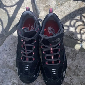 The North Face Gore-Tex Hiking Shoes Women's UK 5.5 Black Grey Pink Vibram Sole - Picture 1 of 7