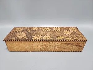 Guante de pirografía vintage (?) Caja cubierta con margaritas - Imagen 1 de 11