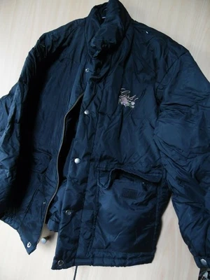 DOUDOUNE NOIRE TAILLE 38/40 OCCASION AVEC PETIT ACCROC AU DOS - Photo 1/2