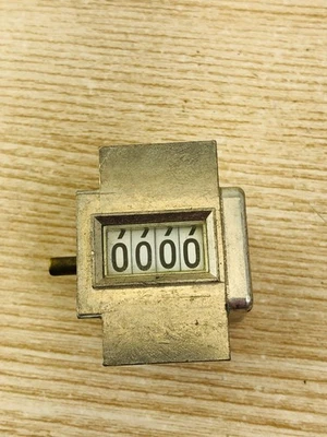 Contador mecánico de raíz Veeder vintage de 4 dígitos ~ funciona bien ~ E-114124 Foto 1 de 3