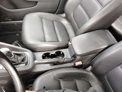 Used Front Lower Center Console fits: 2017 Volkswagen Jetta floor Front Lower Gr Foto 1 de 4