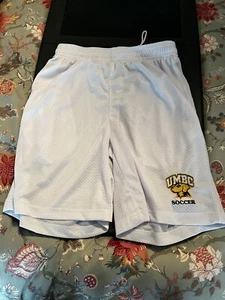 UMBC WEISSE NETZ BESTICKTE FUSSBALLSHORTS - Bild 1 von 1