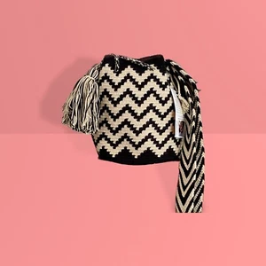 Authentic 100% Wayuu Mochila Bag Small Size Boho Bag Black Beige Chevron - Picture 1 of 12