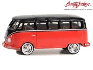 Autobús/furgoneta VW Volkswagen T1 - 23 ventanas - 1956 - rojo/negro - luz verde 1:64 - Imagen 1 de 6