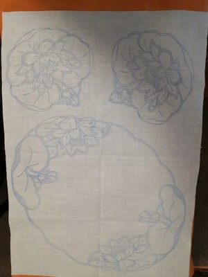 VINTAGE STAMPED IRISH LINEN DUCHESSE SET Lily Design in Green - Image 1 of 2