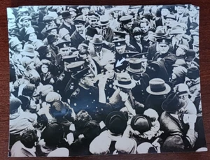 1928 ORIGINAL PHOTO TYPE 1, AMELIA EARHART AT THE AIR FIELD IN SOUTHAMPTON - Picture 1 of 2