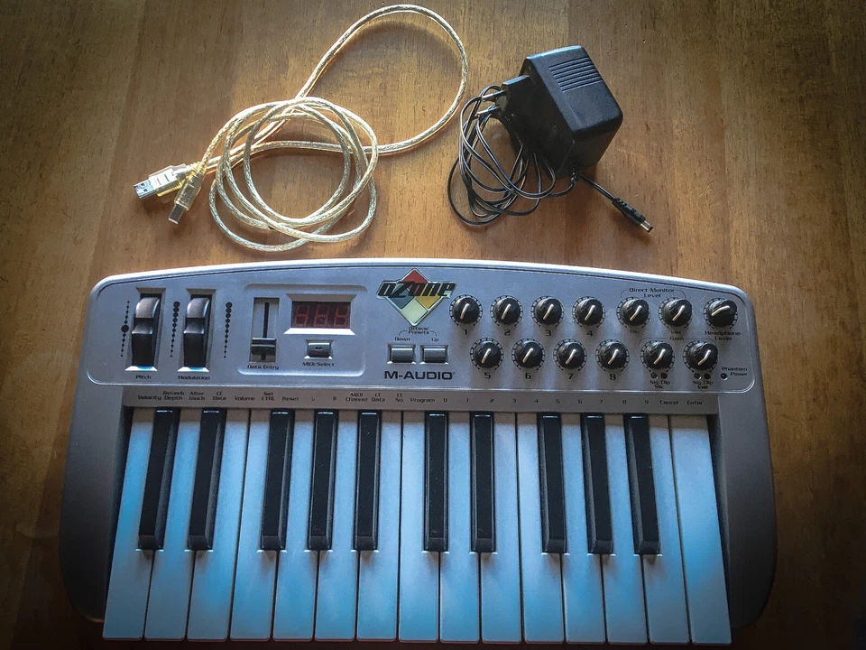 M-AUDIO OZONE scheda audio USB e tastiera MIDI - Immagine 1 di 1