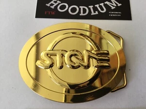 1 x SANDY HARBUTTS STONE AUSSIE CULT movie gear BIKER BELT BUCKLE gold coloured - Picture 1 of 3