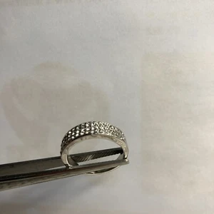 Hermoso Anillo Diamantes Simulados Banda Talla 6 - Imagen 1 de 4