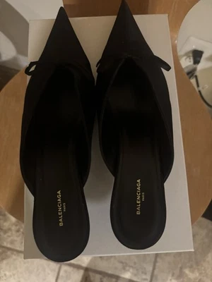 Tacones Balenciaga negros talla 40,5 Foto 1 de 4