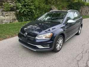 2017 Volkswagen Golf Alltrack S - Picture 1 of 21