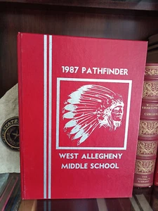 Yearbook_West Allegheny Middle School_1987_NO WRITING_Very Good - Imagen 1 de 8